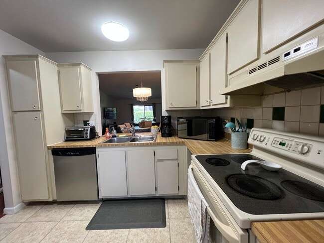 Building Photo - 6724 Bridlewood Ct