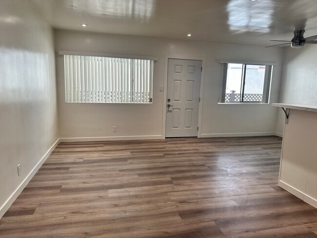 Building Photo - 423 S Sherbourne