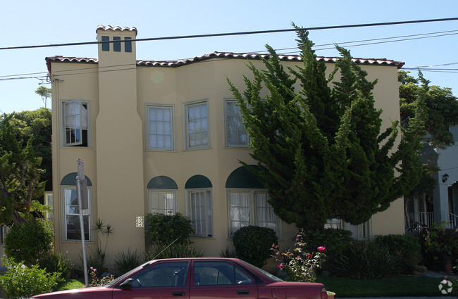 Foto del edificio - 540 Merritt Ave