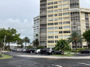 Building Photo - 100 Golden Isles Dr
