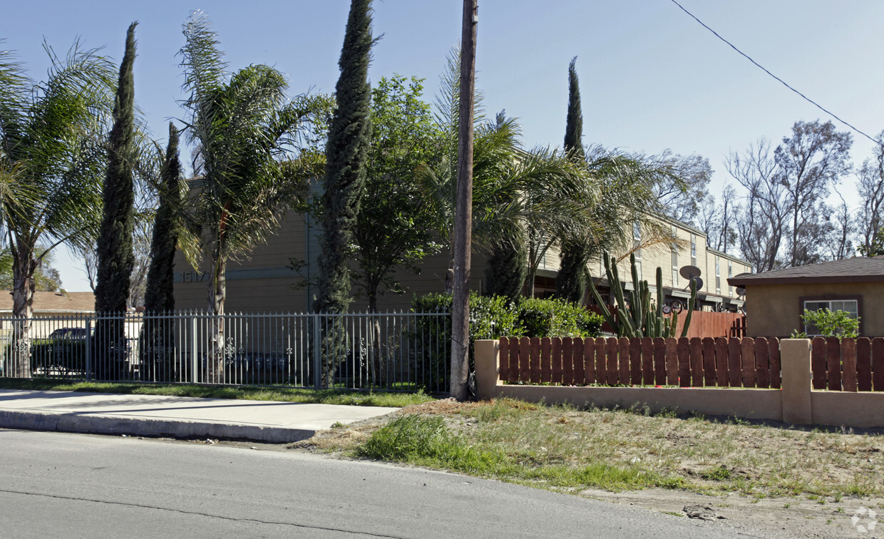 Building Photo - 15177 Washington Dr