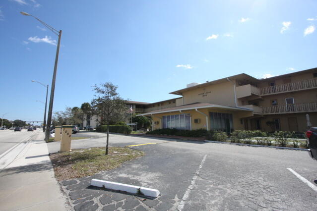 Foto del edificio - 1050 E Sample Rd
