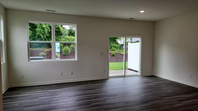 Foto del edificio - 2600 Westell Wy