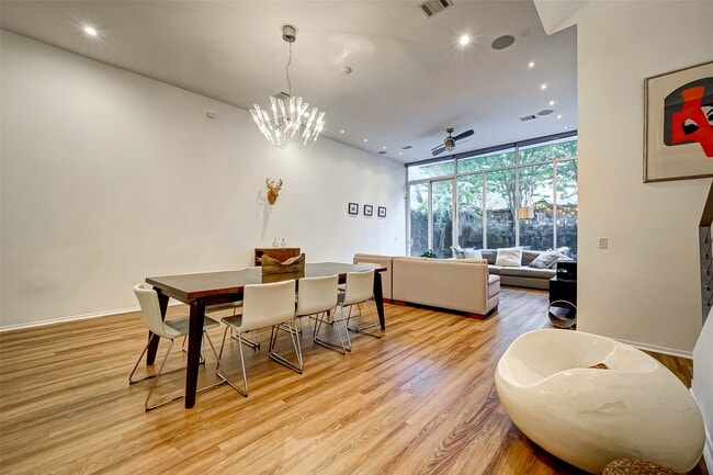 Foto del edificio - 5426 McCulloch Cir