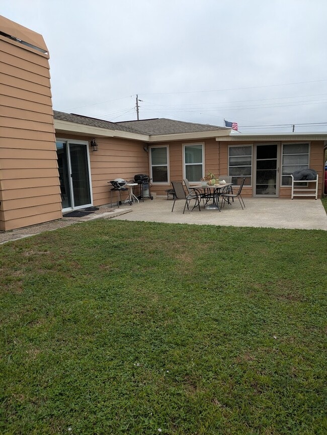 Backyard Patio - 6485 Malaluka Rd