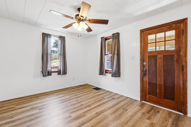 Foto del edificio - 2615 Van Buren Ave