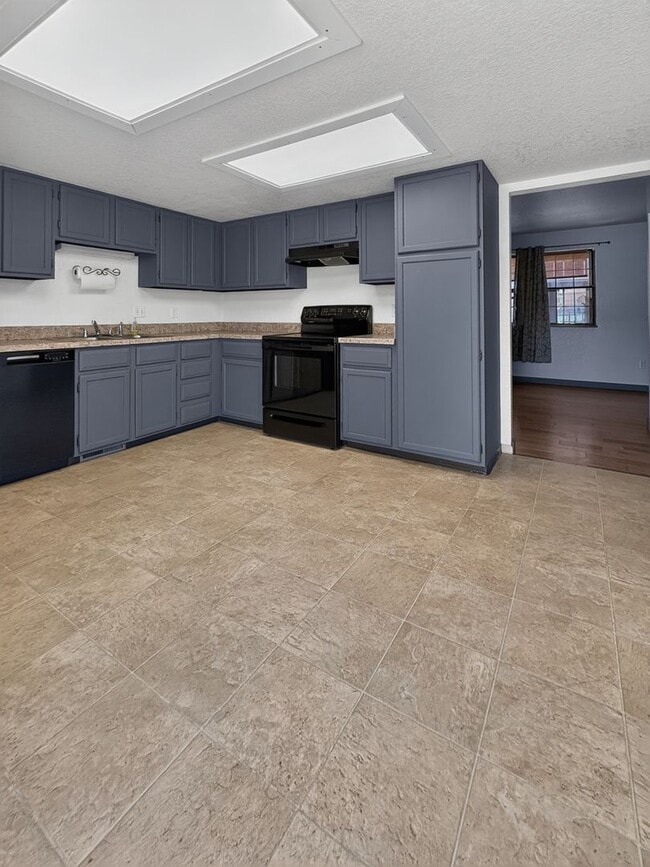 Building Photo - 784 Moccasin Trail