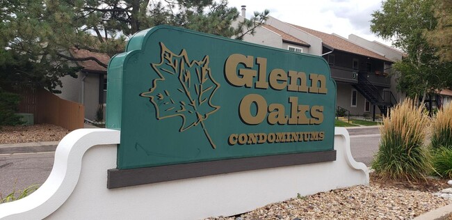 Building Photo - 2 Bedroom Ranch Style End Unit Condo