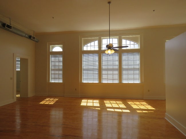 Building Photo - 715 Sherman St