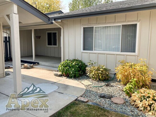 Building Photo - 1123 S Abbey Cir