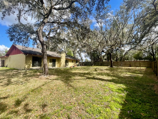 Building Photo - 837 Benchwood Ct