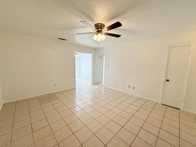 Building Photo - 206 Jason Dr