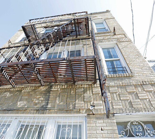 Foto del edificio - 733 E 226th