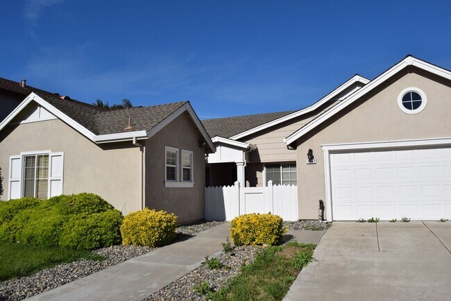 Building Photo - Coming Soon! Spacious 5-Bedroom Home for Rent