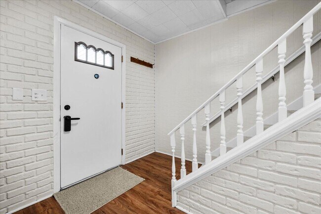Foto del edificio - 6155 Porteridge Ln