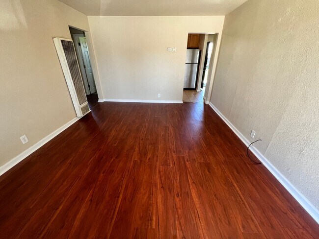 Foto del edificio - Great looking duplex, plenty of room, and ...