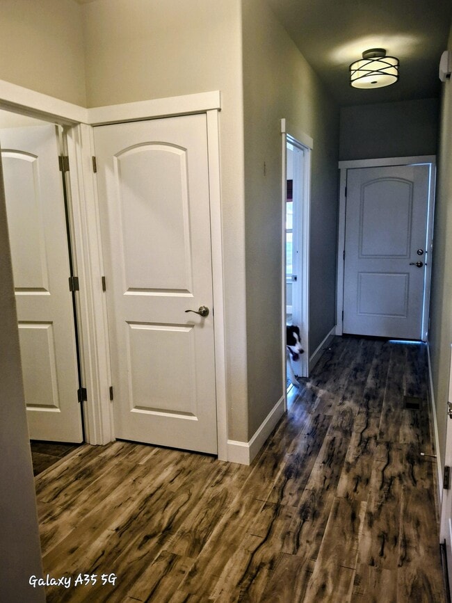 Building Photo - 2563 NW Elm Pl