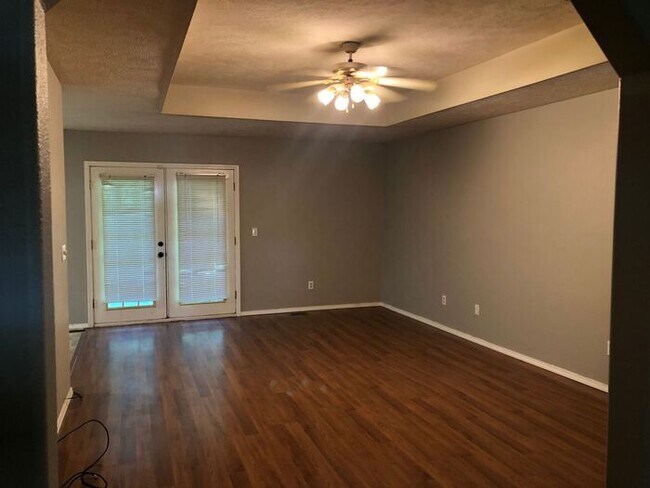 Foto del edificio - Super clean home located in Springfield. L...