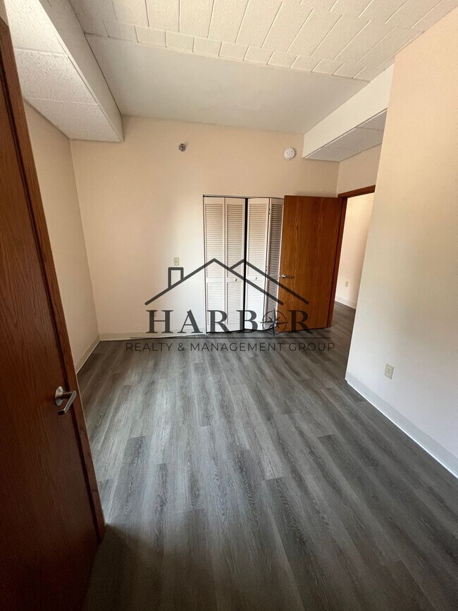 Foto del edificio - Oak Tree Flats - 1105 - 101