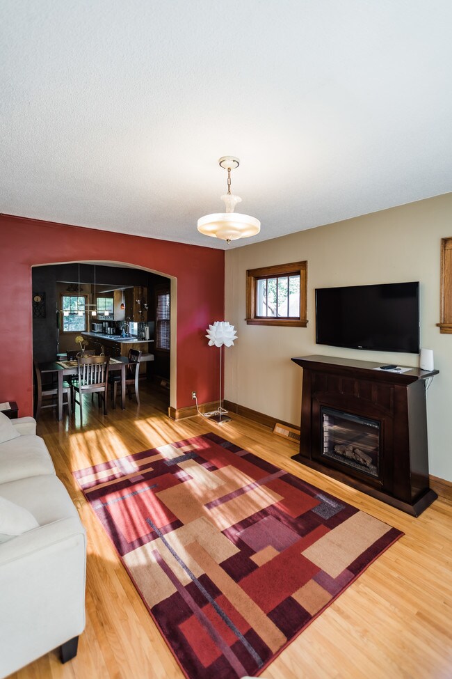 Sala de estar - 920 6th Ave SE