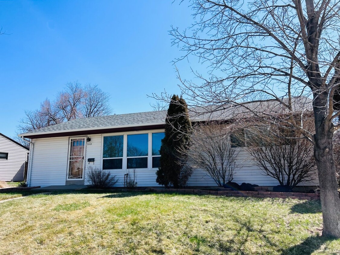 Welcome to University Hills!! Perfect 3 B... - Welcome to University Hills!!  Perfect 3 B...