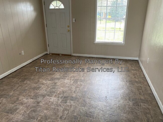 Building Photo - 118 Burrow Dr