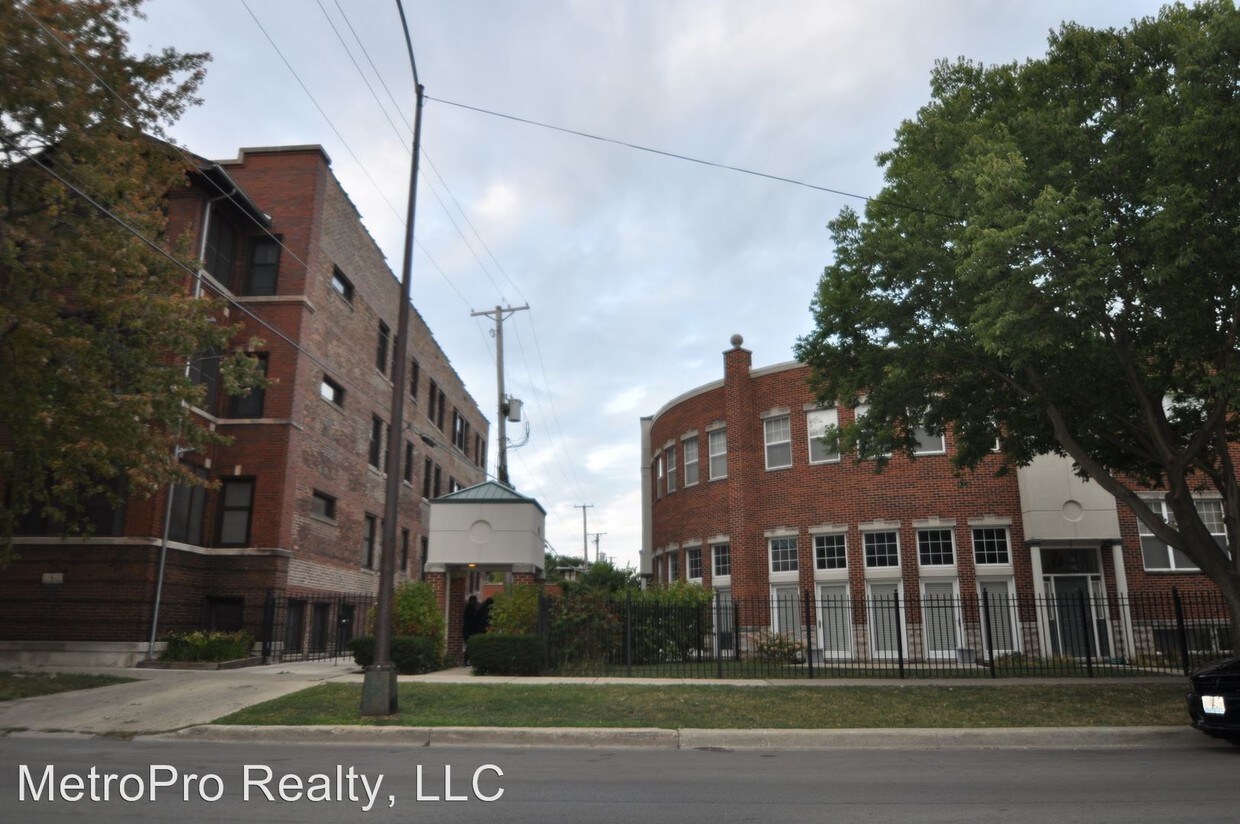 Primary Photo - 5200 S University Ave