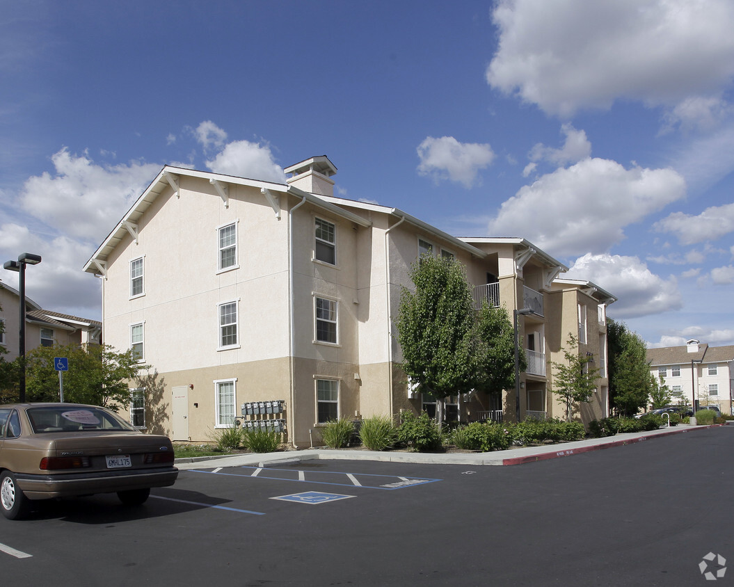 Primary Photo - North Avenue Apartments