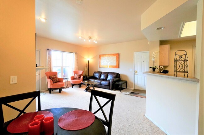 Viviendo - 900 Bitner Rd