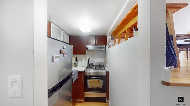 Foto del edificio - 184 Thompson St