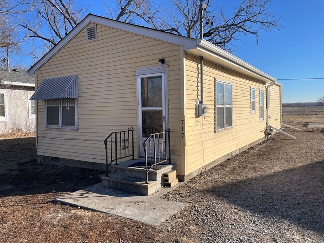 Building Photo - One Bedroom, One Bathroom Home