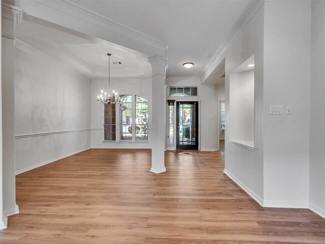 Building Photo - 14518 Logan Falls Ln