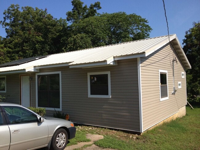 Building Photo - 1306 Elberta Dr