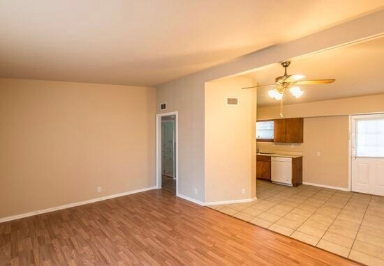 Foto del edificio - 7527 Dell Oak Dr