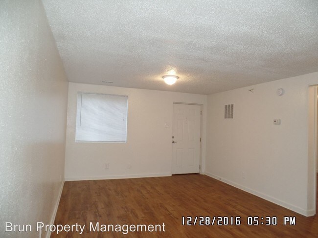 Building Photo - 436 E Red Bud Rd