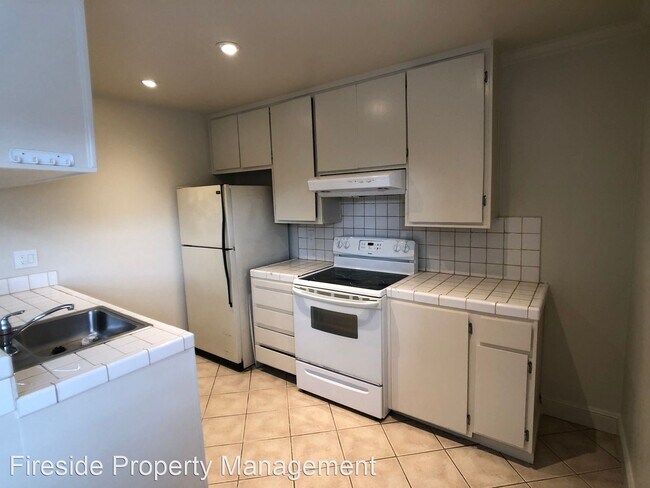 Building Photo - 2 br, 1 bath House - 885 Wyman Way #1