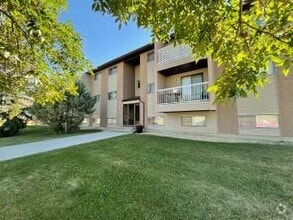 Building Photo - Pinecrest Apartments