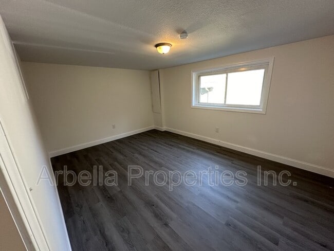 Building Photo - 1302 Windsor Ave