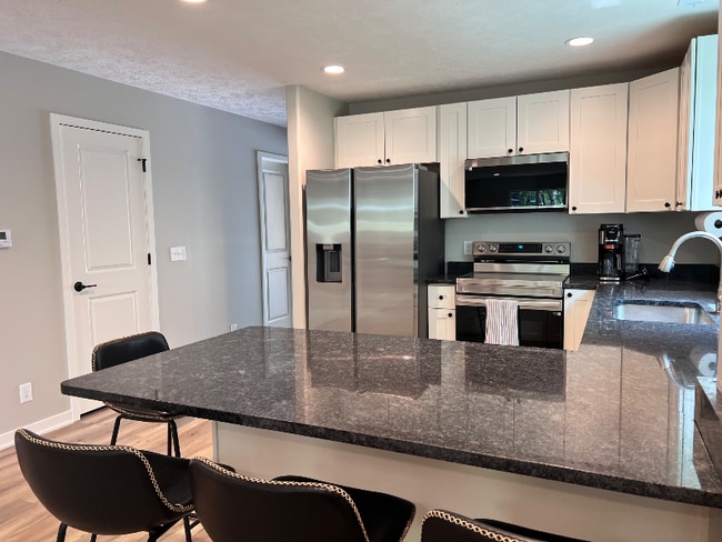 Building Photo - 4801 Apple Hill Ln