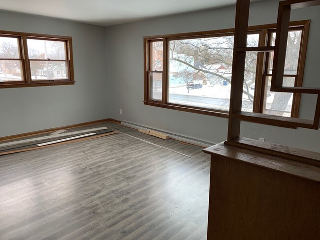 Building Photo - 5732-5734 W Villard Ave