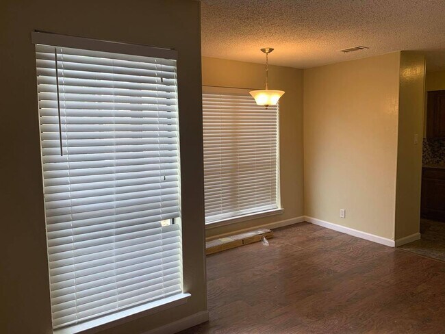 Foto del edificio - 1100 Harwell Dr