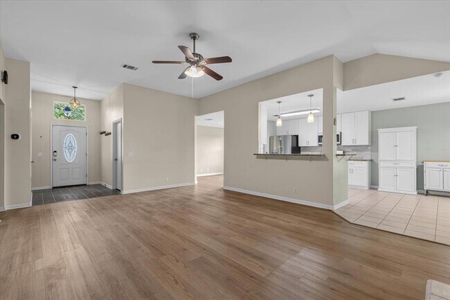 Foto del edificio - 206 Evergreen Cir