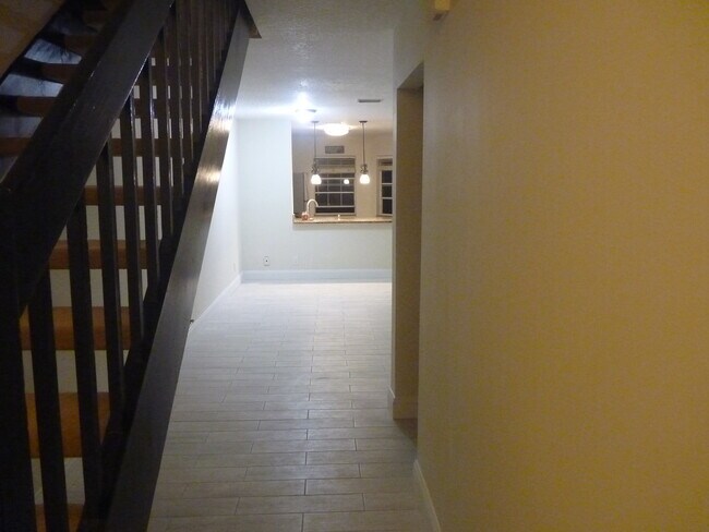 Building Photo - 6667 Via Regina