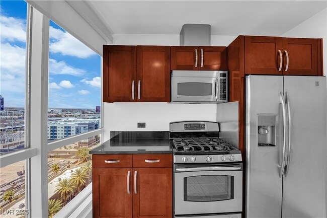 Building Photo - 4575 Dean Martin Dr