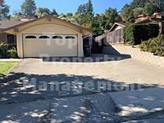 Foto del edificio - Very nice 4 Bed /2 Bath/1,948 Sqft house in desirable Campolindo neighborhood in Moraga available...