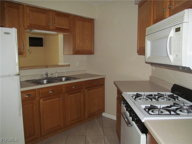 Foto del edificio - 1411 Caywood Cir S