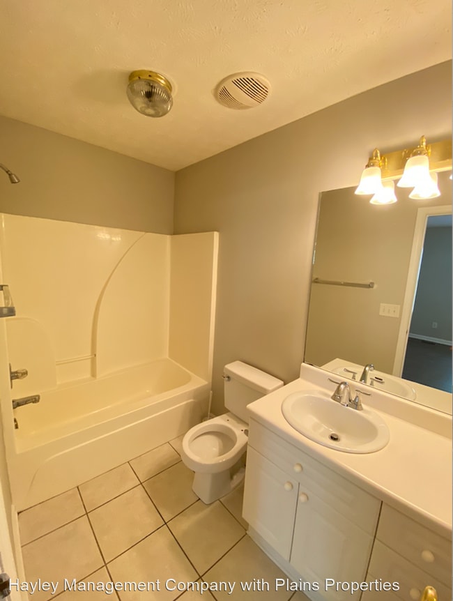 Building Photo - 2 br, 2.5 bath House - 2428 E. University ...