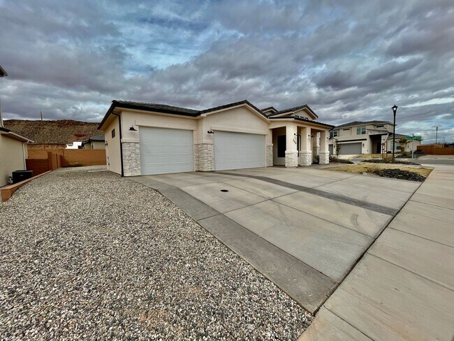 Building Photo - Pet-Friendly 4-BR Home in Washington Fields
