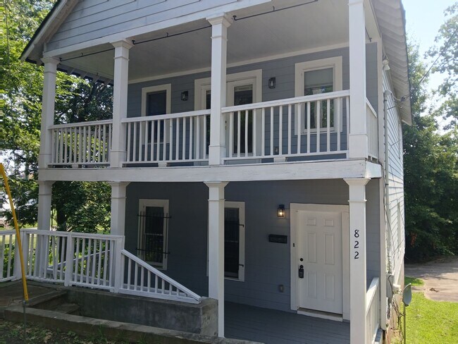 Foto del edificio - Amazing 3 Bedroom 2.5 Bath! Intown Living at a Price Below Market Off Street Parking