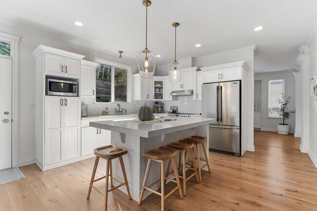 Building Photo - 35598 McKee Rd